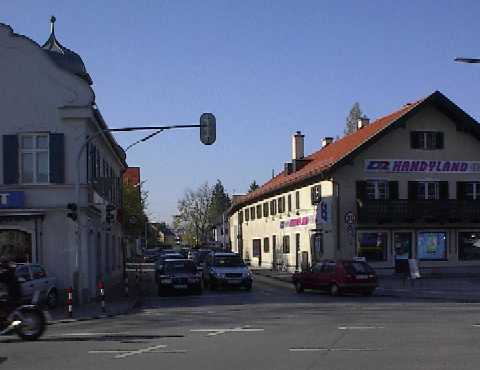 [Der Blick nach Westen in die Liesl-Karlstadt-Strae]